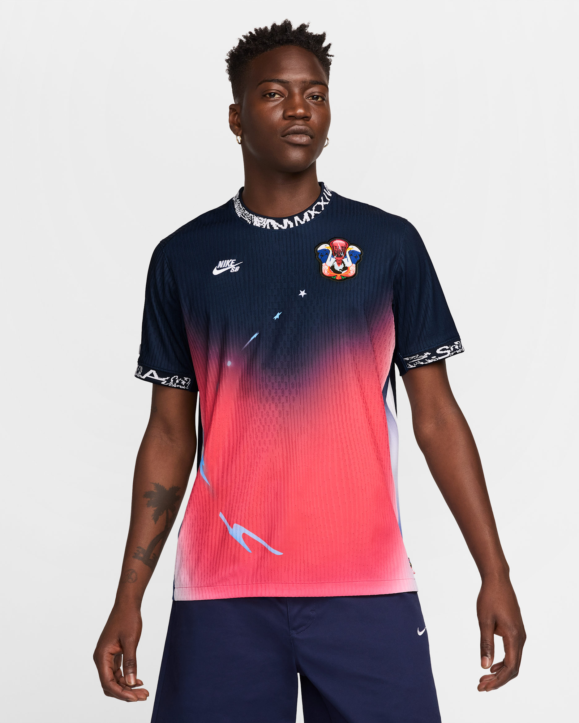 Nike SB シャツ　USA代表 Nike SB USA Men's Dri-FIT ADV Short-Sleeve Skate Jersey. Nike JP